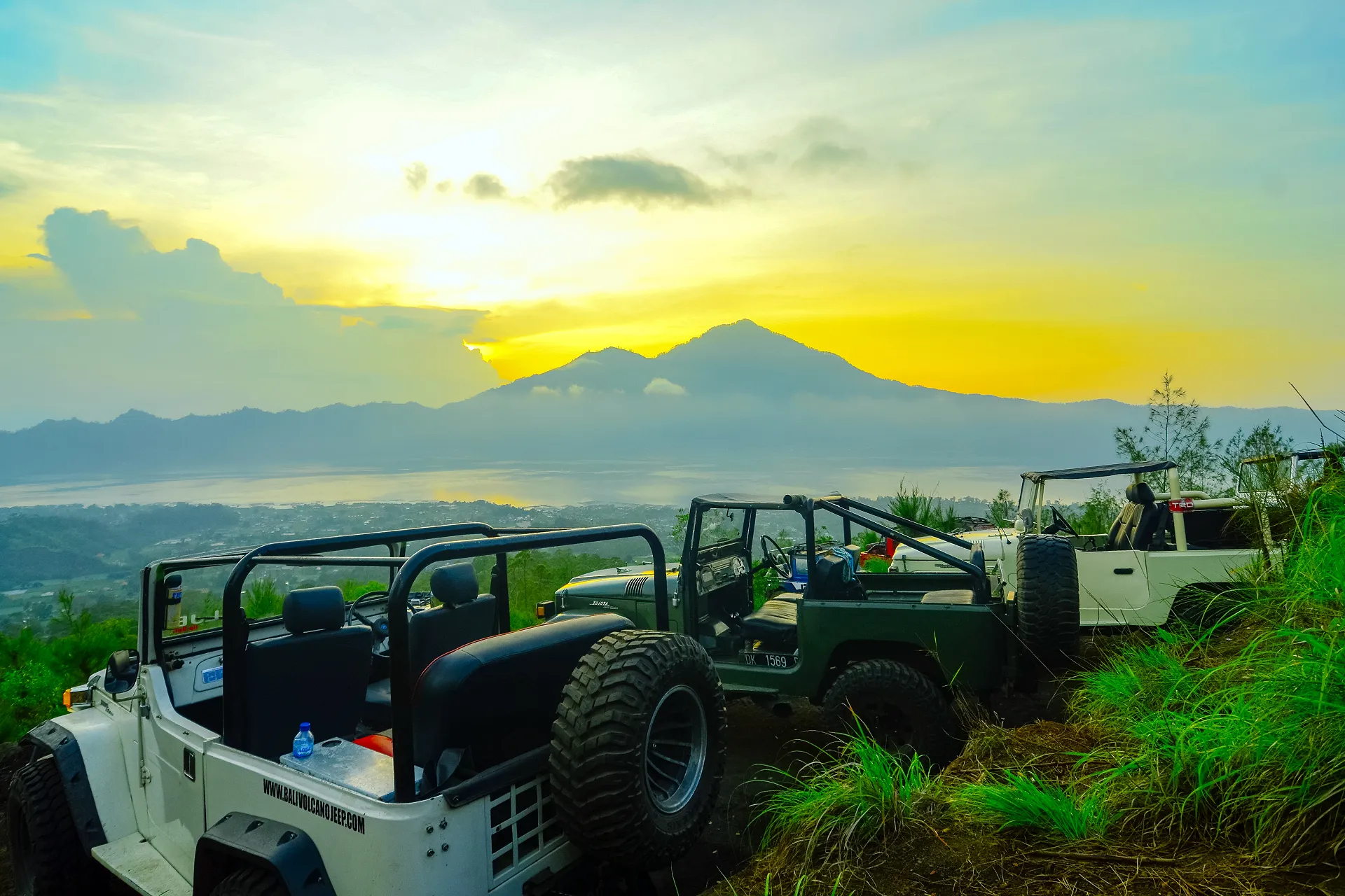 Volcano Sunrise Jeep Tour
