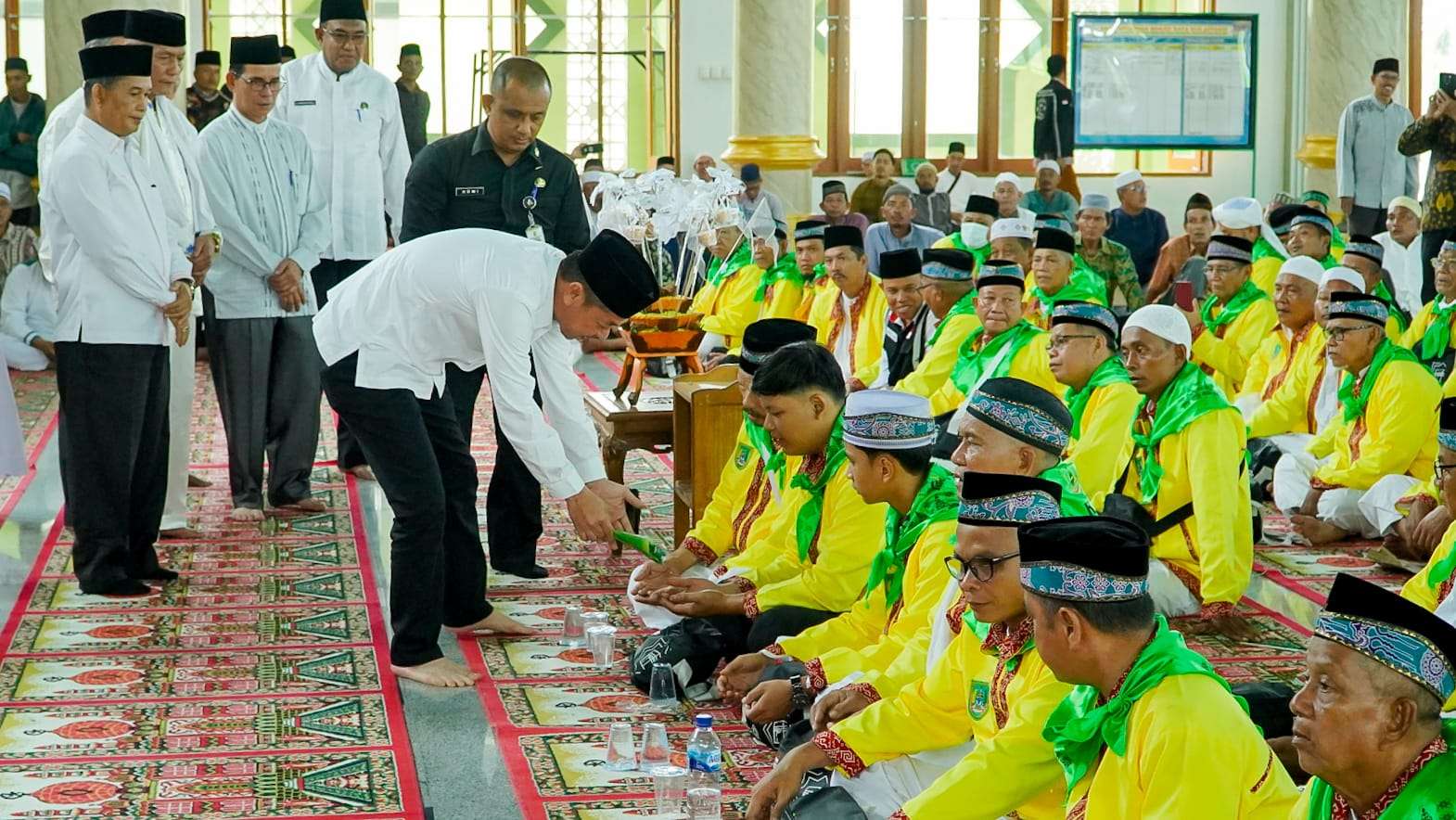 Bupati Afrizal Sintong Melepaskan Keberangkatan 283 Calon Jemaah Haji Asal Rohil Penuh Doa Selamat 
