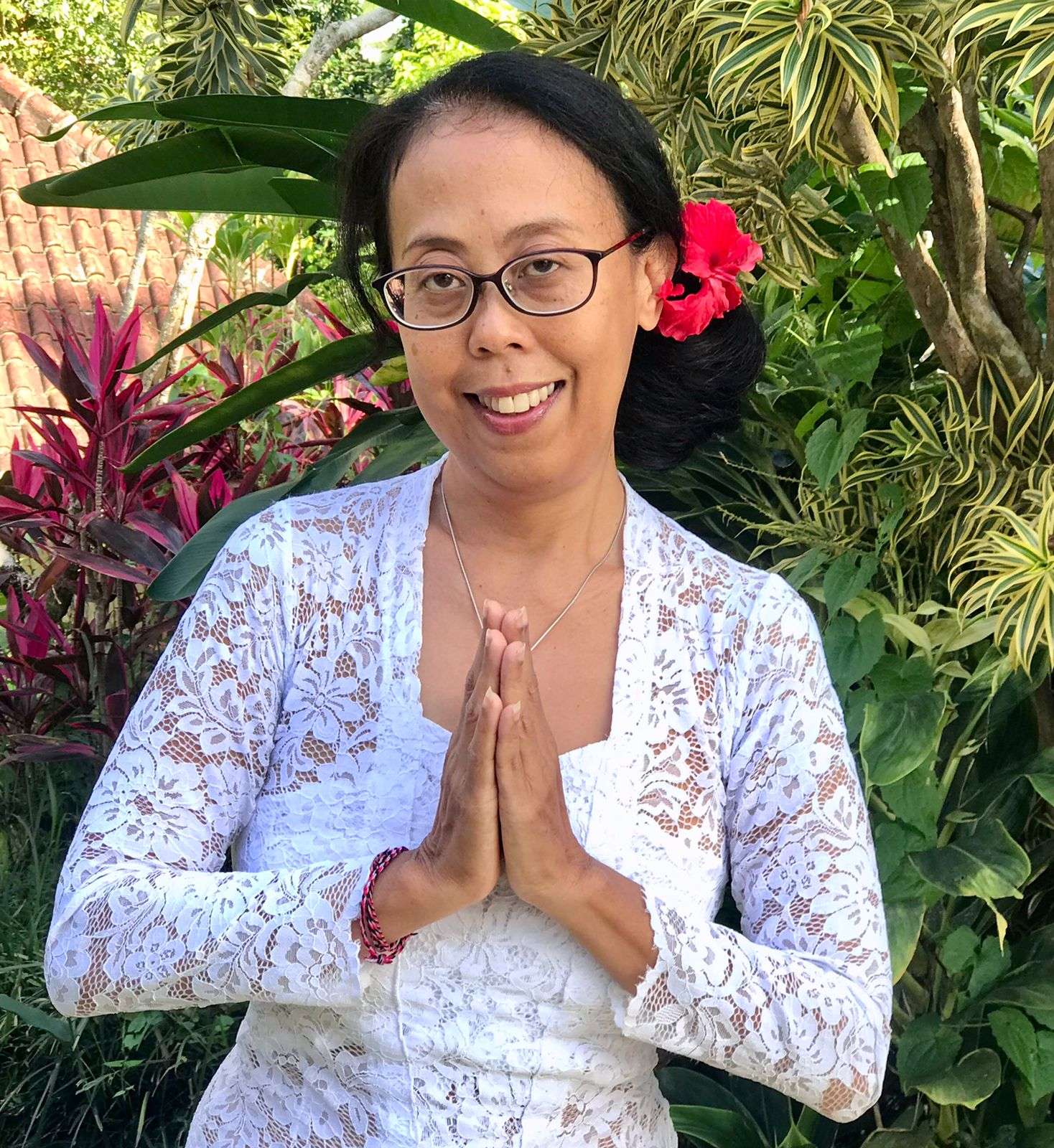 Yuni || Cakra Healing and Intuitif Massage & Water Blessing 