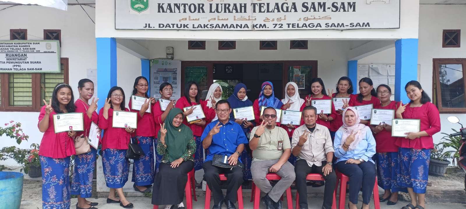 Giat Bersama Disnakertrans Riau, Tumpal Hutabarat Resmi Menutup Pelatihan Menjahit Bagi Warga Kandis