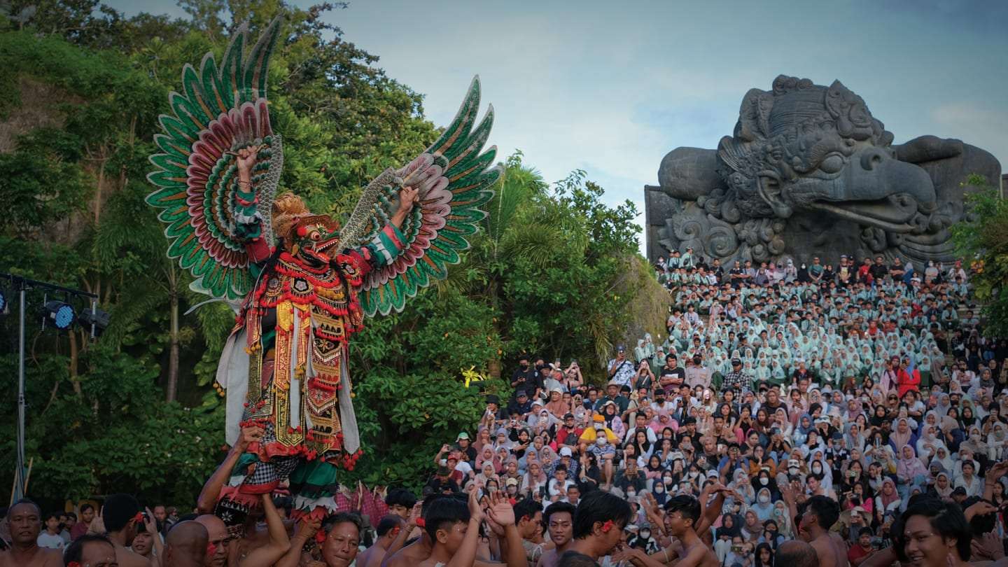 Sewa Rental Mobil Lepas Kunci Driver BBM Di Garuda Wisnu Kencana Bali: Sejarah, Daya Tarik & Transportasi