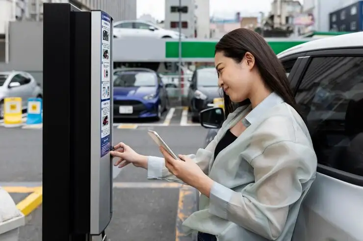 Bandar udara I Gusti Ngurah Rai Bali menerapkan sistem cashless dan manless untuk bayar parkir mulai 1 Desember 2023.
