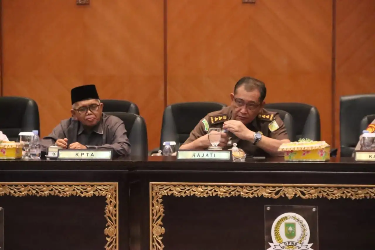 Mewakili Kajati Riau Akmal Abbas, Kasi A Bidang Intelijen Kejati Riau Hadiri Rapat Paripurna DPRD Provinsi Riau 