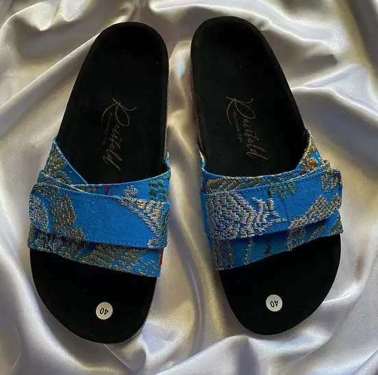 Ayysrians Blue Black