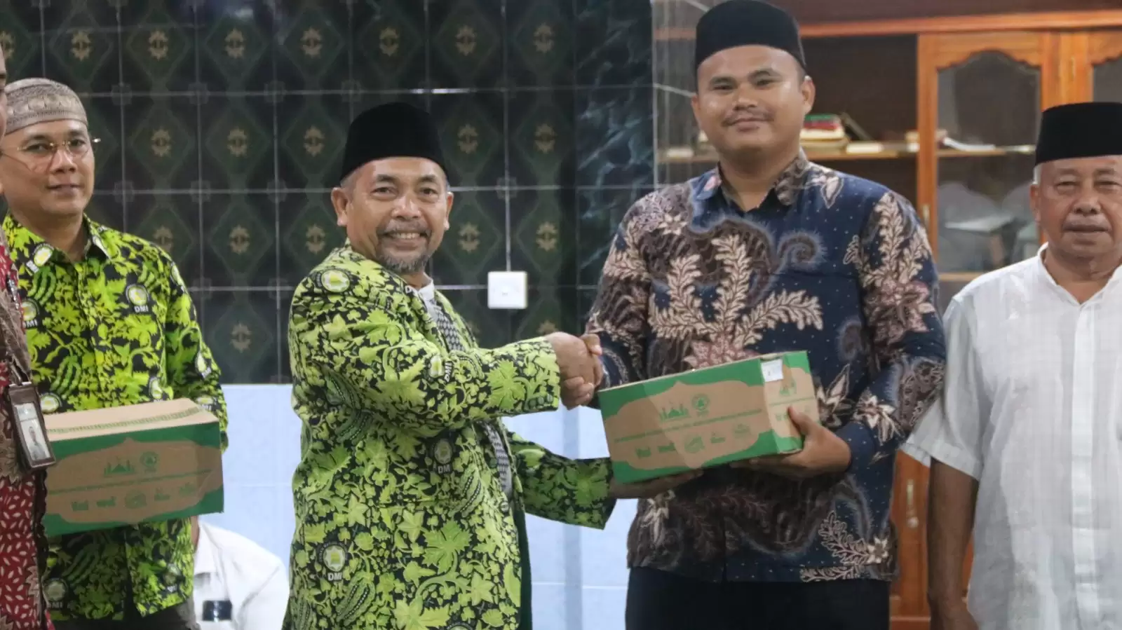 PD DMI Rohil Gelar Silaturahmi & Halal bi Halal, Serahkan Bantuan Kebersihan Masjid
