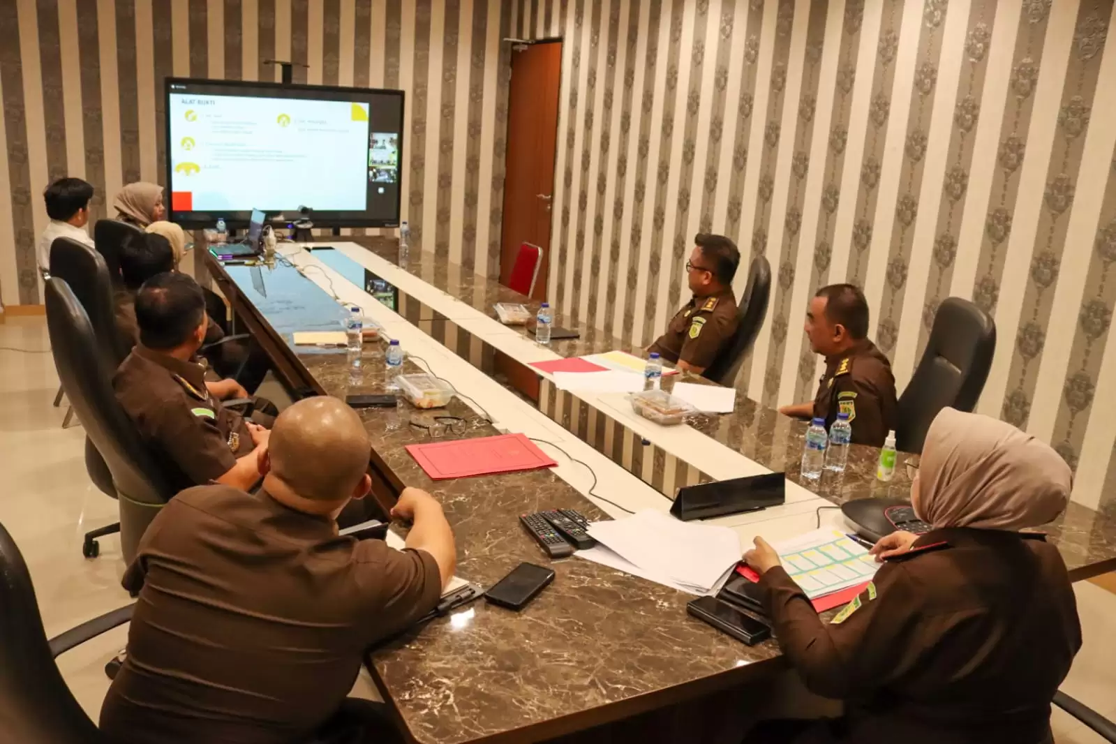 Bersama JAM Pidum Kejagung, Kejati Riau Gelar Pengajuan Satu Perkara Untuk Dilakukan Penghentian Penuntutan Berdasarkan Keadilan RJ 
