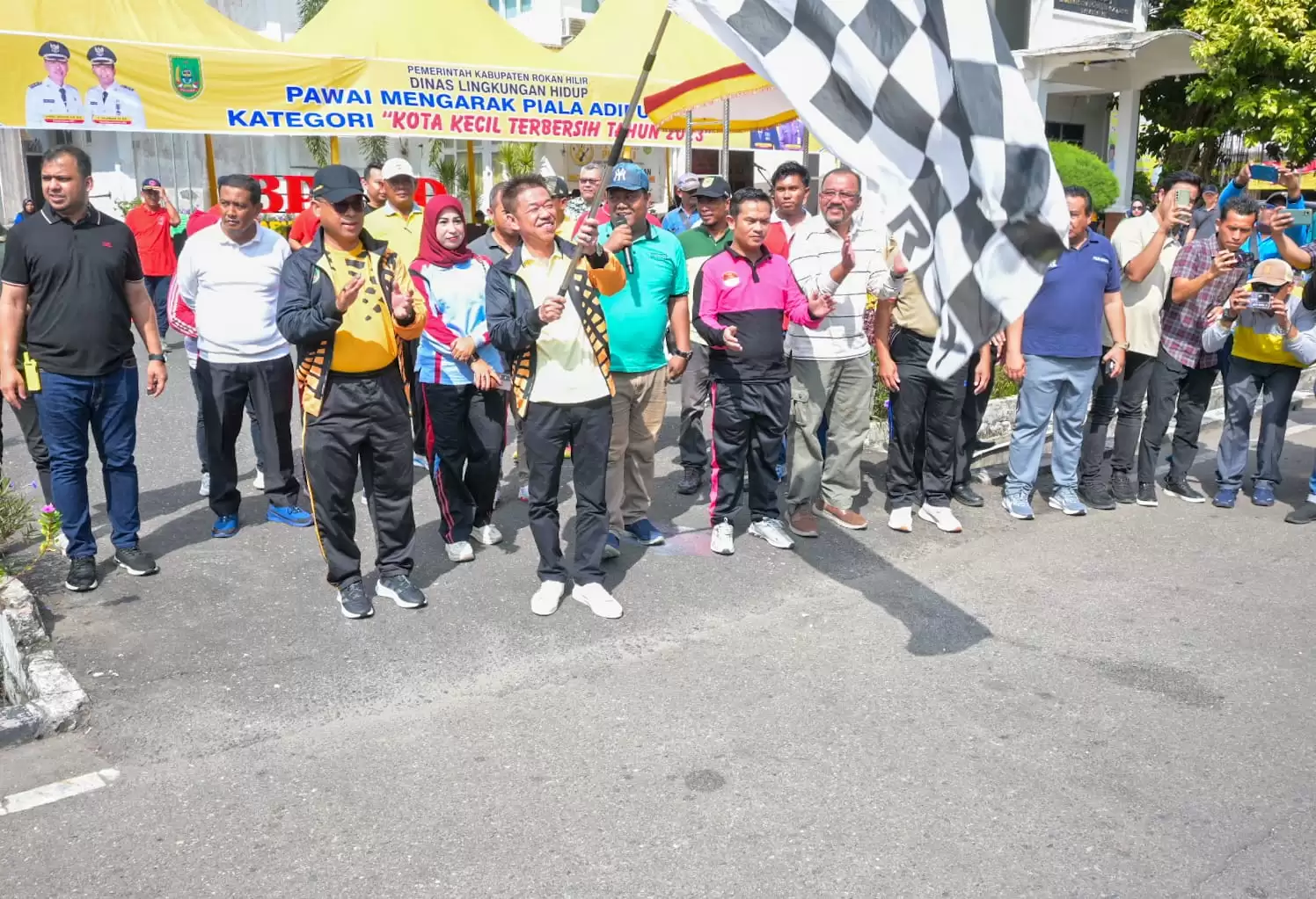 Piala Adipura Kota Kecil Terbersih Tahun 2023 di Pamerkan di Bagansiapiapi