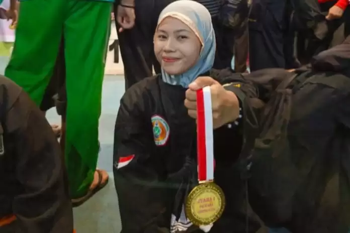 Membanggakan, Putri Kelahiran Asal Rohil Syarifah Julisa Raih Juara I Kejuaraan Pencat Silat di Sumut