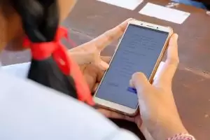 Penilaian Akhir Semester Berbasis Smartphone dan Komputer (PASBK)