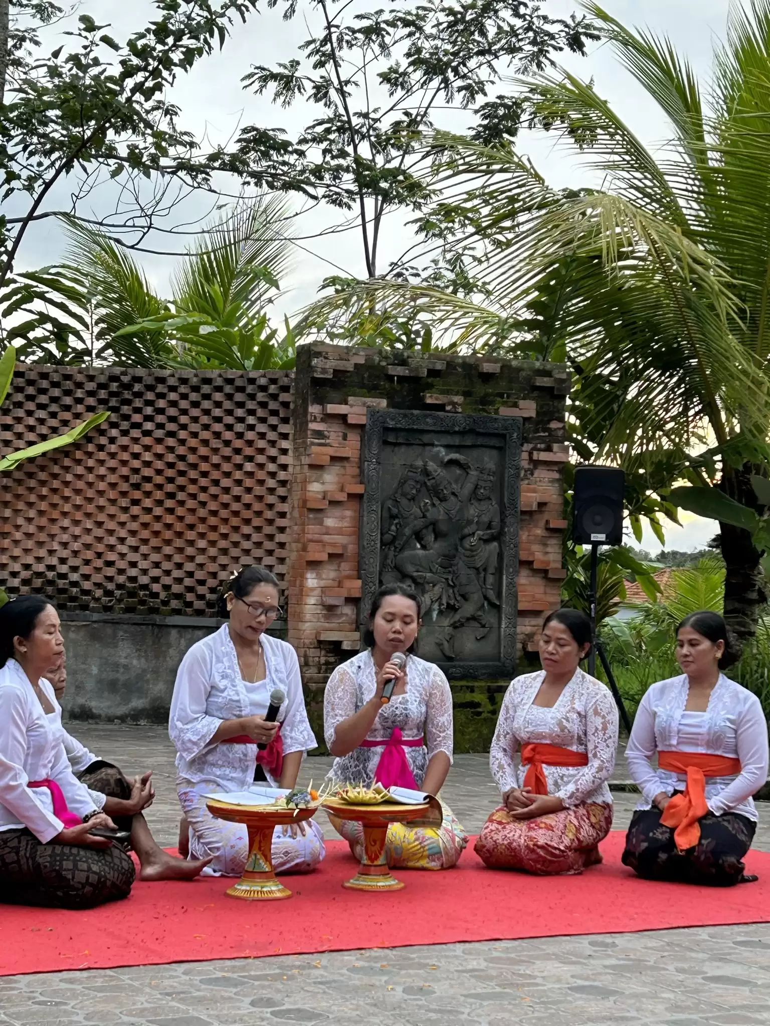 Pesantian: A Traditional Balinese Choir