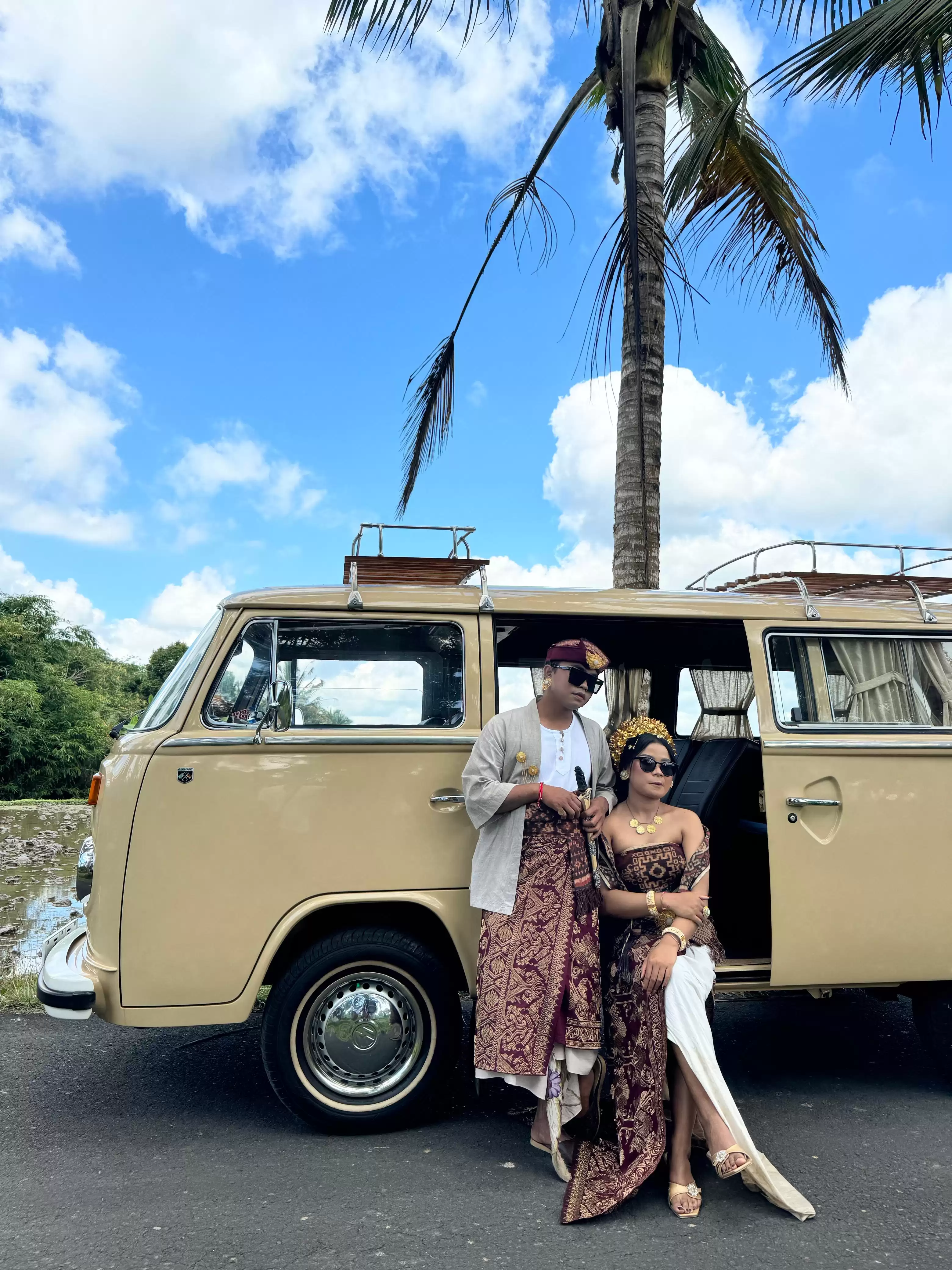 Classic Tour Beratan with Vintage Car