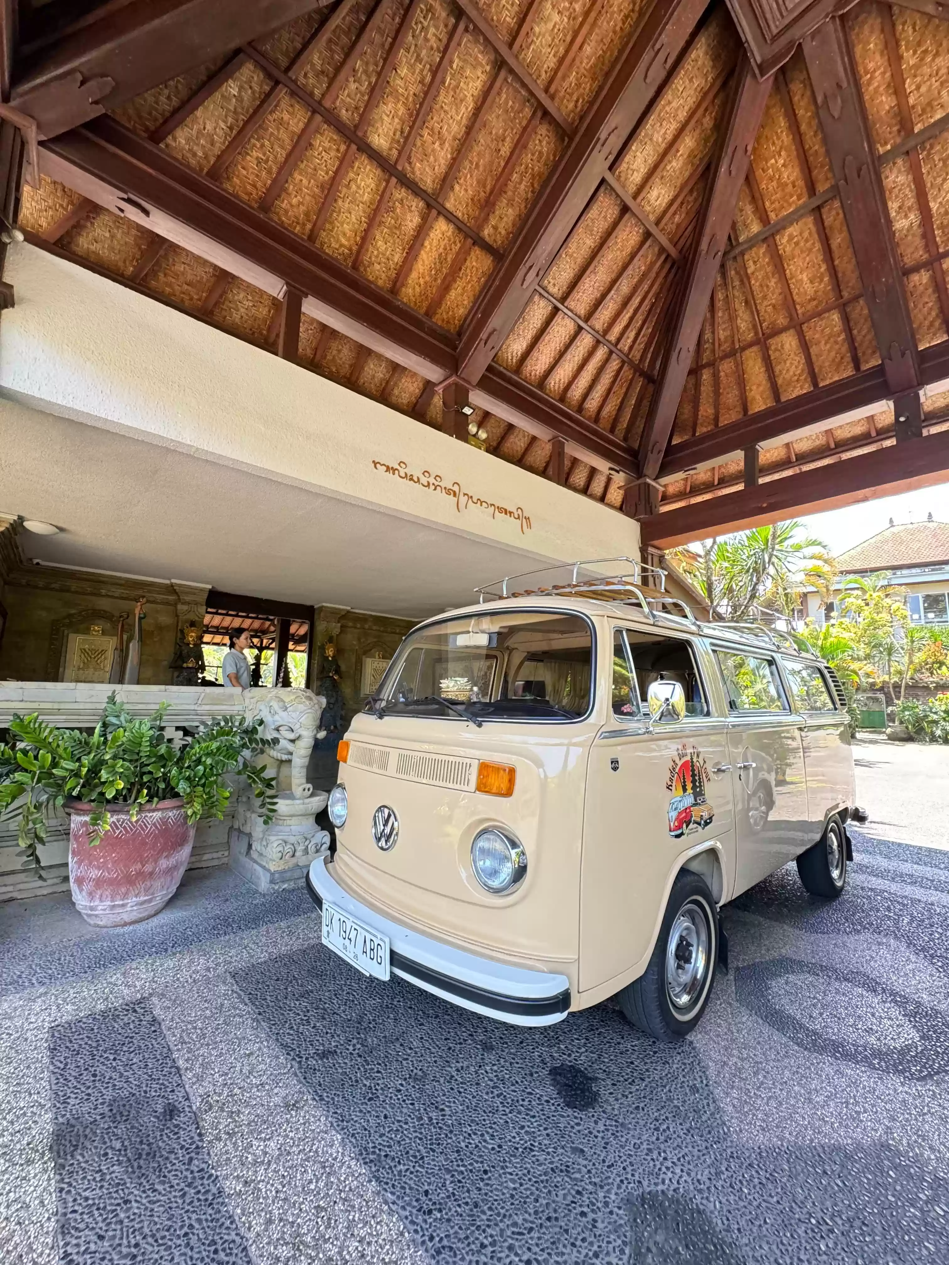 Classic Tour Beratan with Vintage Car