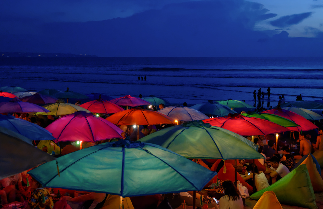 Seminyak – Pantai Eksklusif dan Hiburan Malam yang Romantis