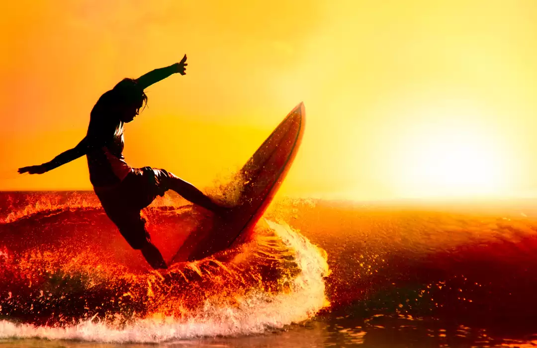Surfing di Pantai Kuta dan Uluwatu