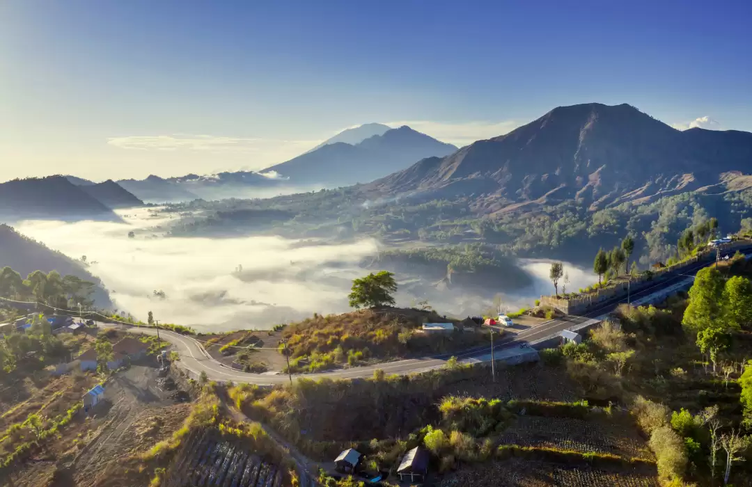 Menikmati Pemandangan Gunung Batur dari Desa Pinggan