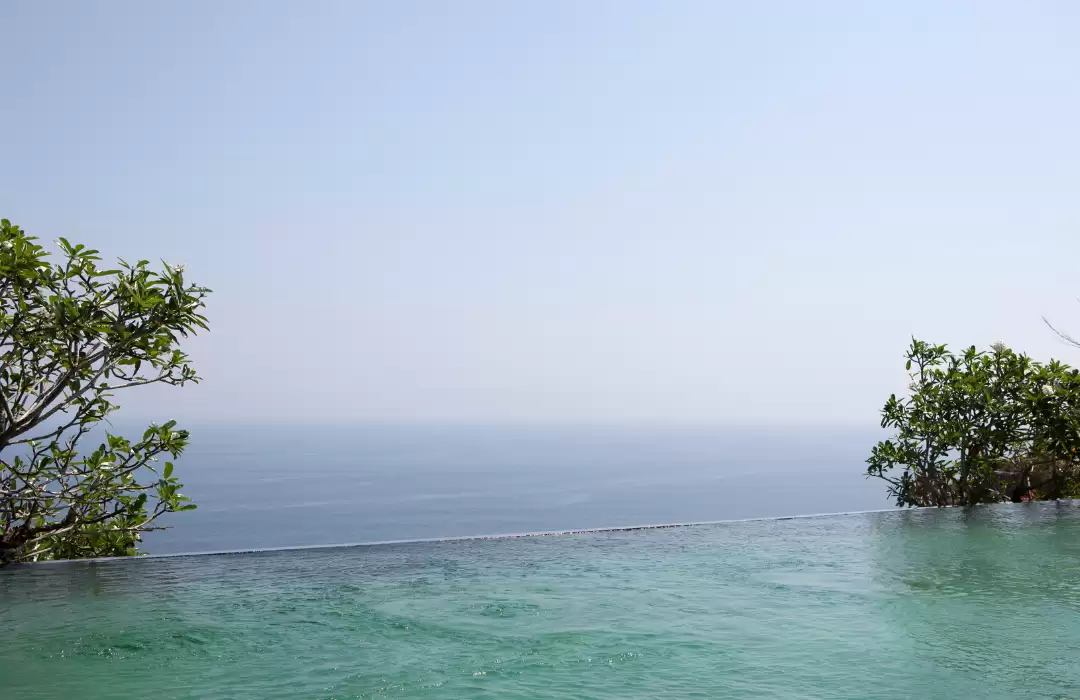 The Edge Infinity Pool - Uluwatu