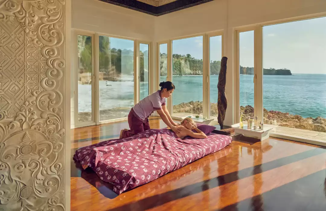 Ayana Resort Spa on the Rocks – A Seaside Sanctuary
