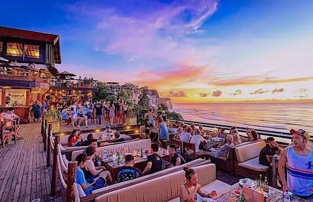 Uluwatu: Upscale Parties with Breathtaking Views
