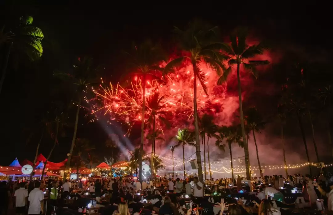 Seminyak: Malam Tahun Baru dengan Gaya