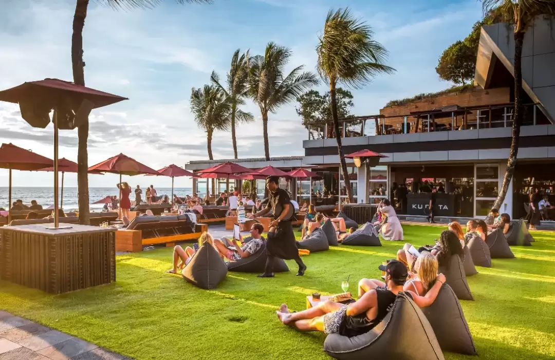 Ikut Pesta Pantai di Kuta atau Seminyak