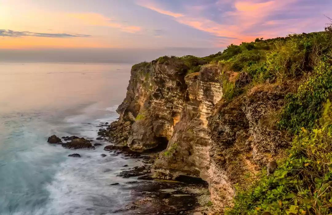 Nikmati Suasana Sunset di Uluwatu