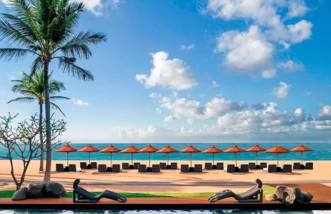 engunjungi Beach Club di Nusa Dua