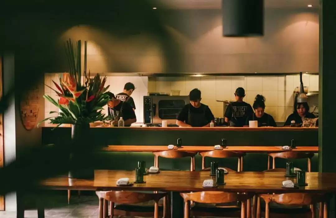 Pilih Restoran yang Tidak Terlalu Ramai