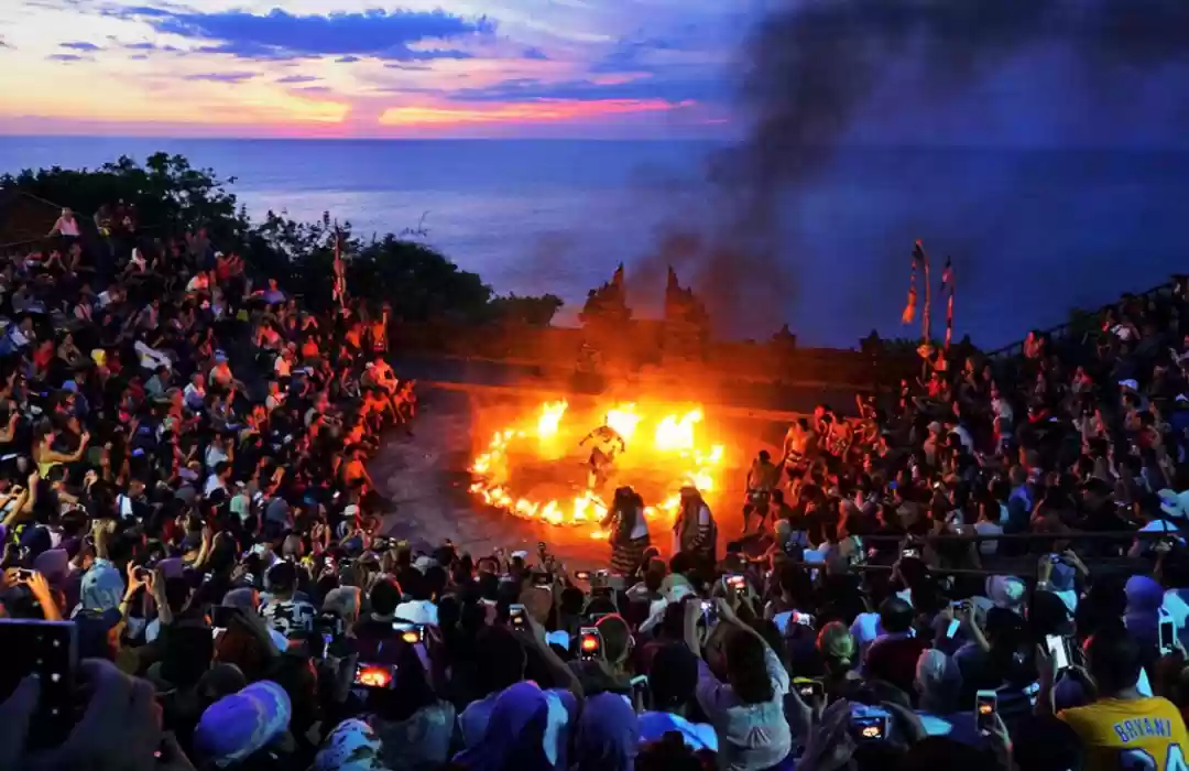Uluwatu: A Dramatic Cliffside Celebration