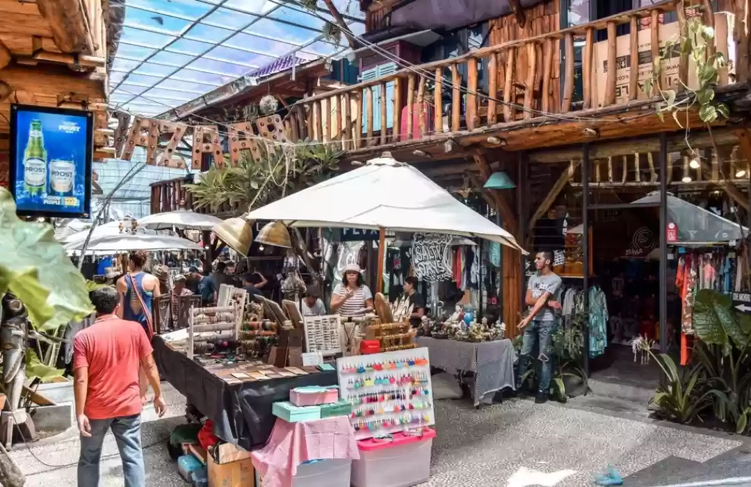 Seminyak’s Holiday Pop-Up Markets: Trendy Gifts and Global Delights