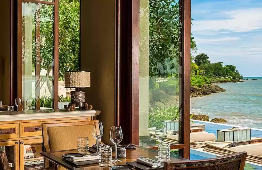 Sundara: Luxurious Beachfront Dining in Jimbaran