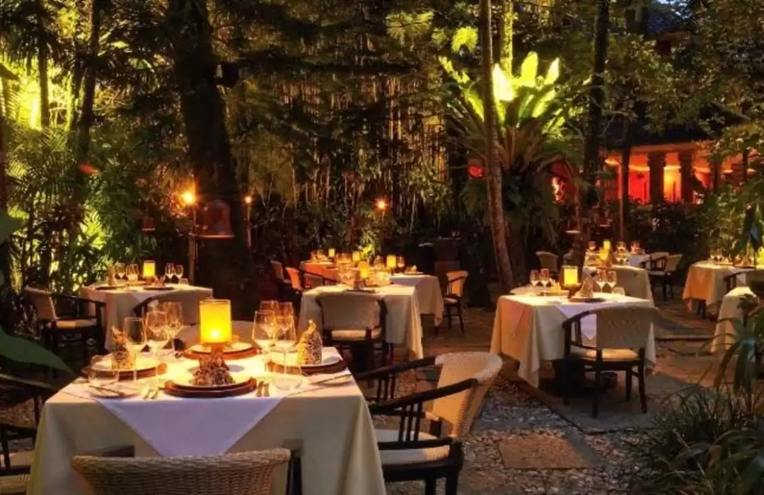 Makan Malam Natal di Restoran Bali