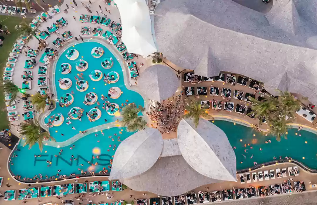 Enjoy a Festive Christmas Feast on the Beach