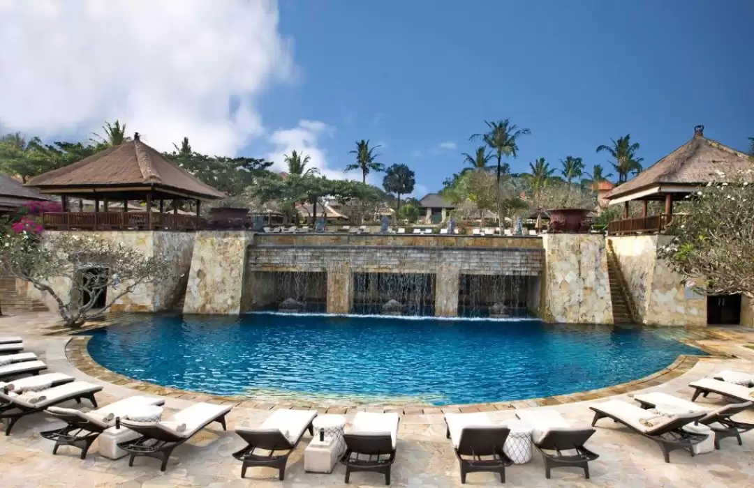 Indulge in a Spa Day with a Festive Touch