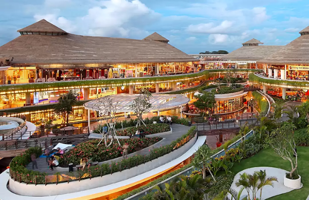 Beachwalk Shopping Center: A Festive Wonderland in Kuta