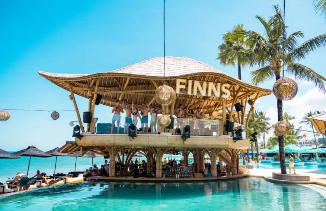 Celebrate with a Beachfront Christmas Feast