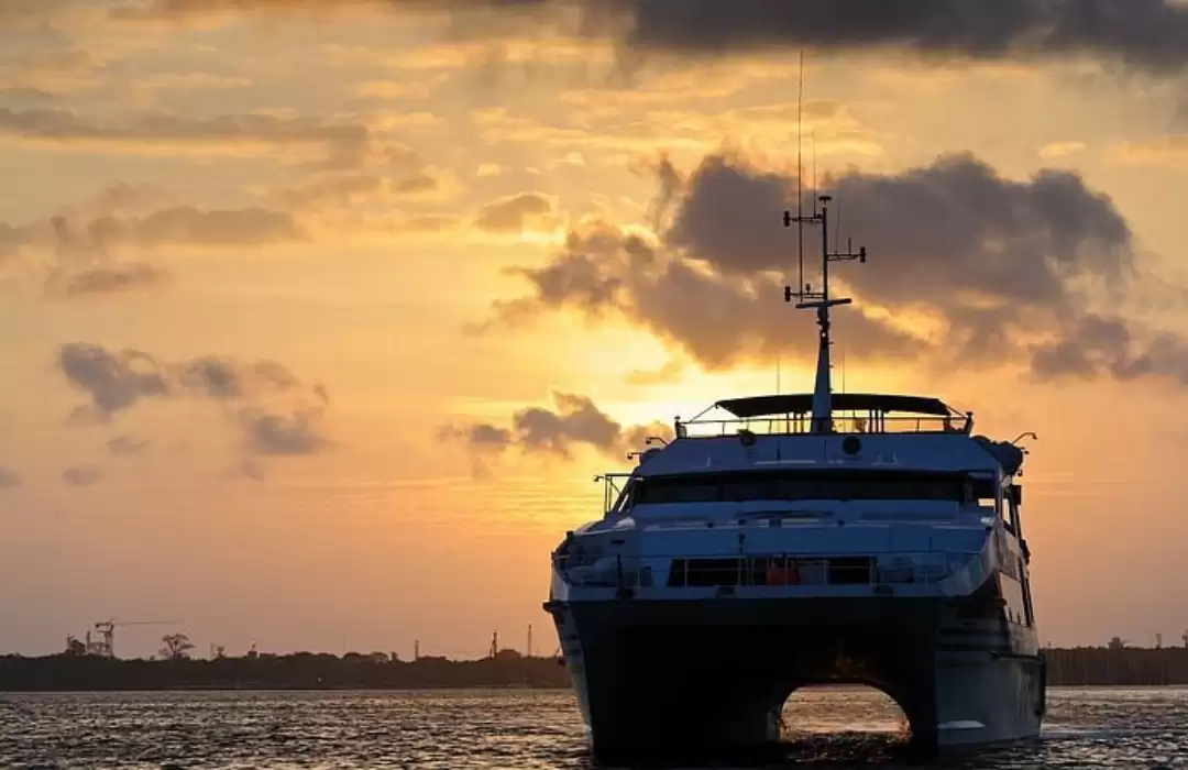 A Night at Sea: New Year’s Eve Yacht Party