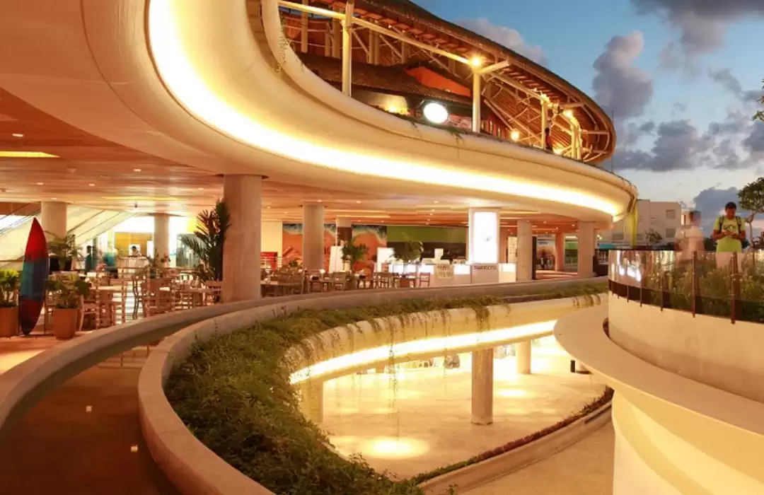 Beachwalk Christmas Market: Festive Cheer by the Sea