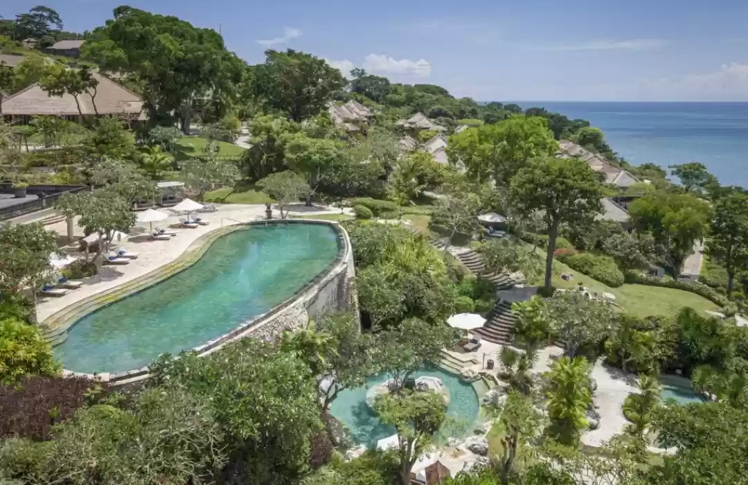  Four Seasons Resort Bali at Jimbaran Bay: Coastal Luxury