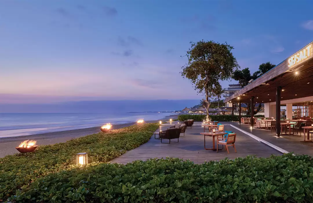  Seminyak: Chic and Festive