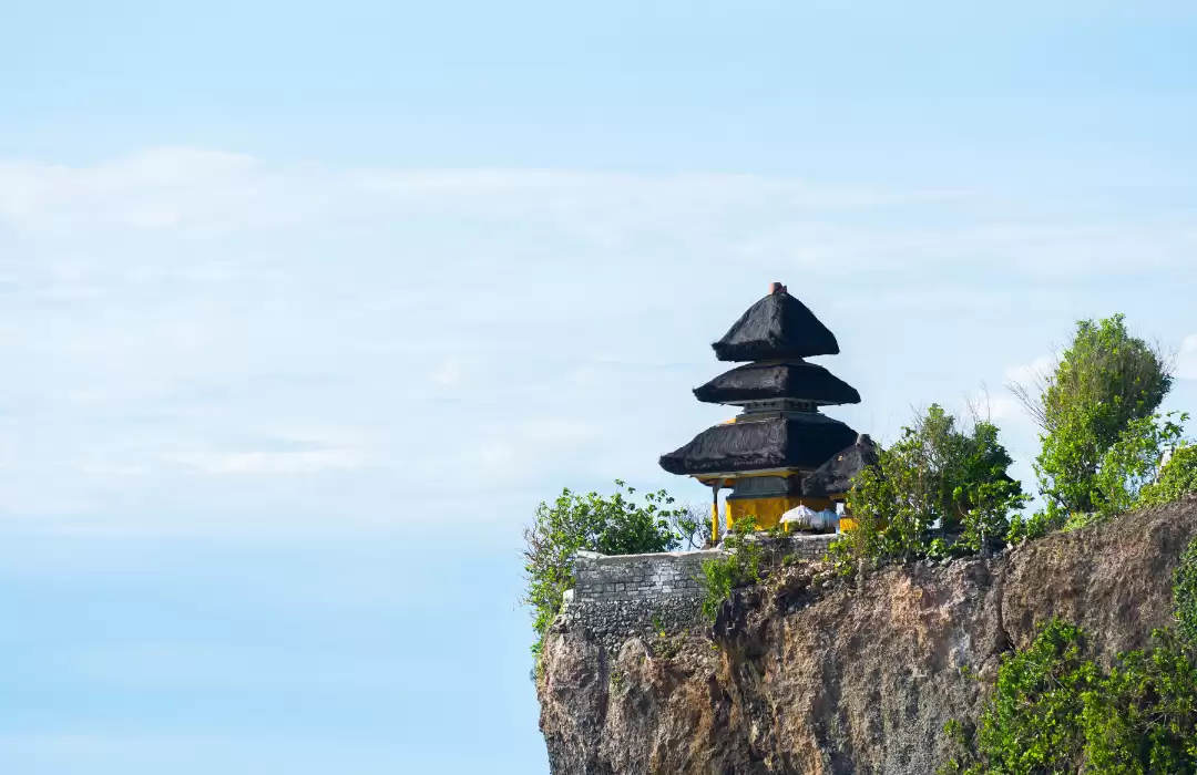Uluwatu Cliffs: A Majestic Sunset Haven