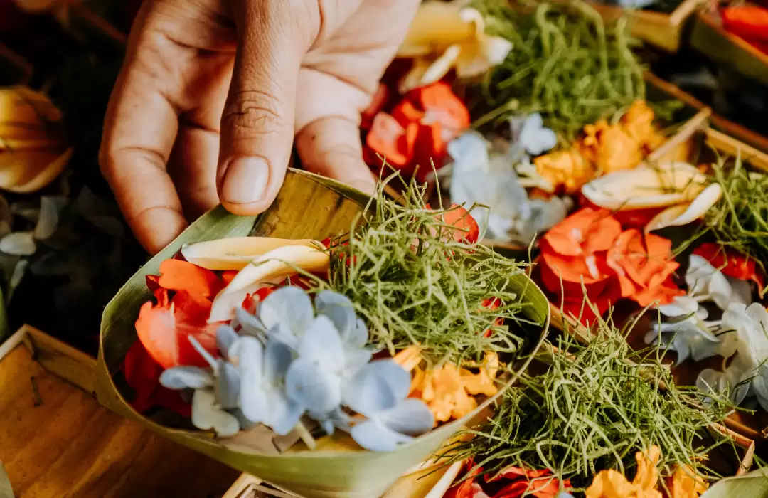 Crafting Canang Sari: Discover the Art of Balinese Offerings