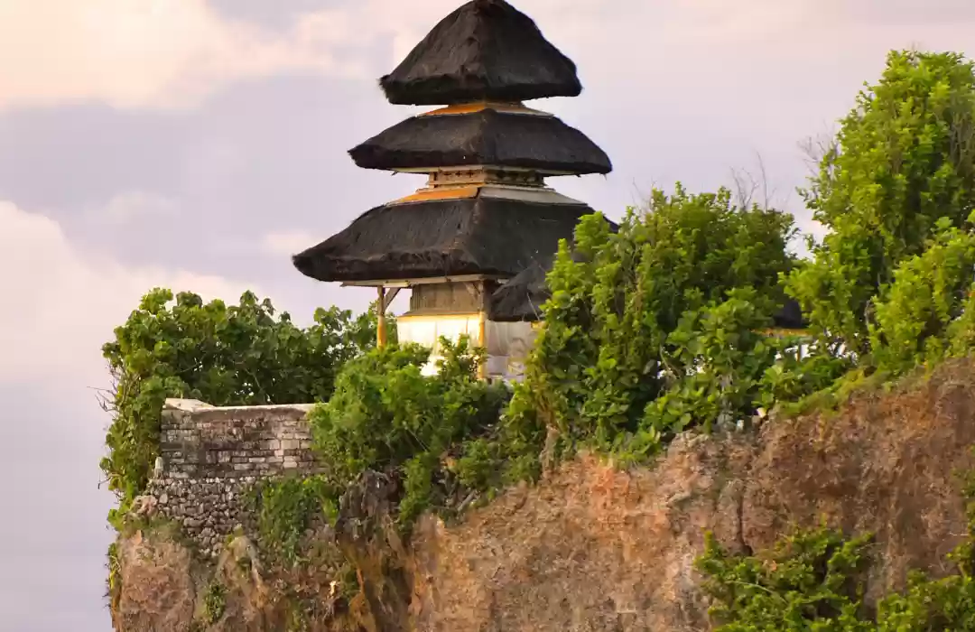 Uluwatu Temple - Sunset and a Cultural Show