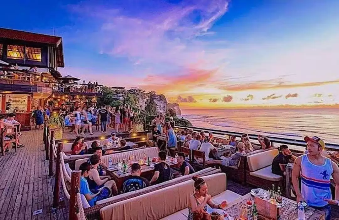 Uluwatu’s Best Cafés and Restaurants - Savor the Flavors