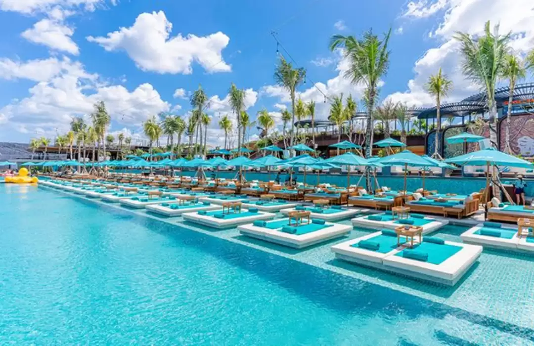 Luxury and Relaxation - A Beach Club with Style