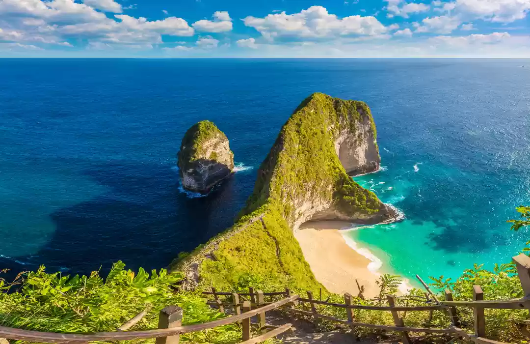 Nusa Penida’s Kelingking Beach – The T-Rex Cliff