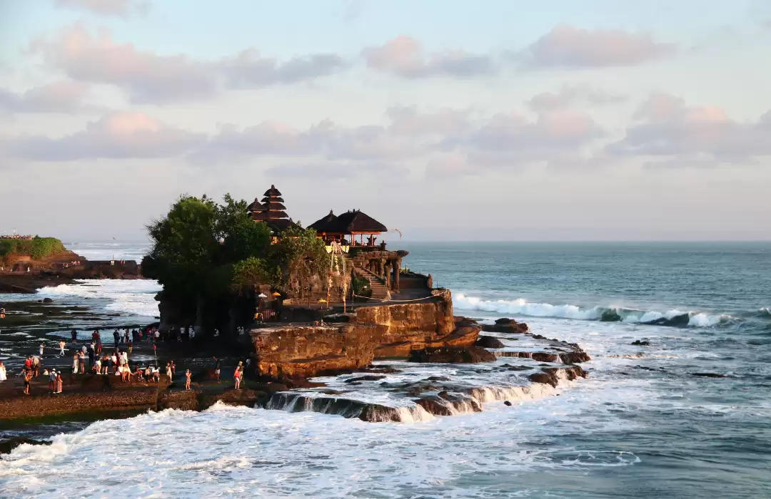 Visit the Unique Tanah Lot Temple