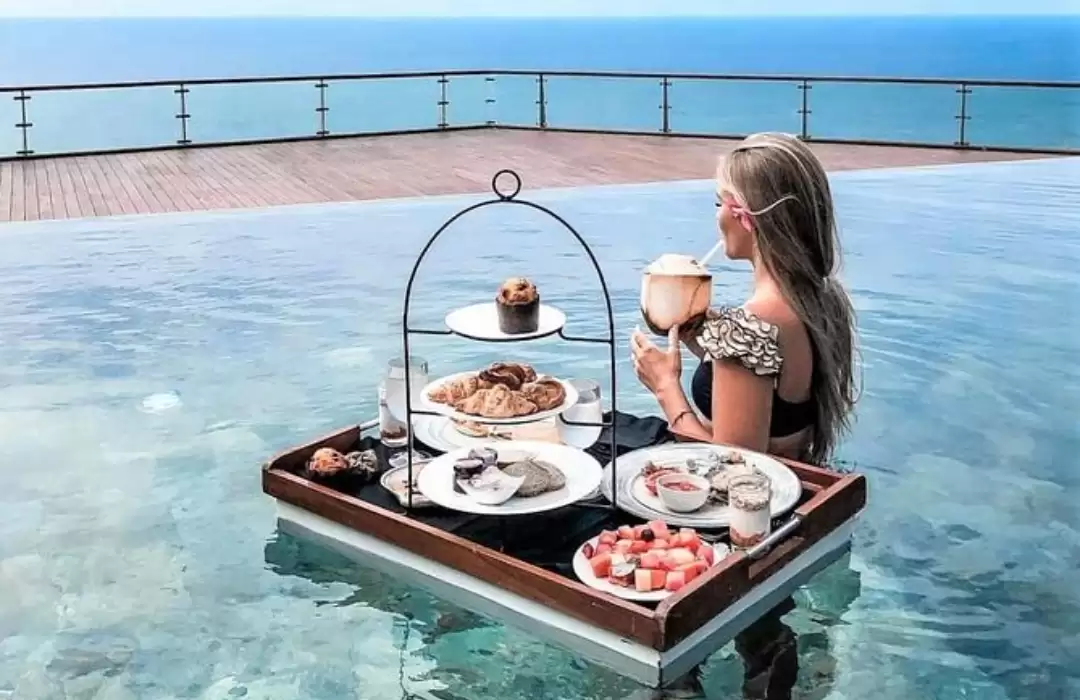 The Edge Bali – The Most Scenic Cliffside Floating Breakfast