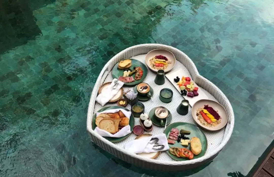 The Royal Purnama – Floating Breakfast by the Beach