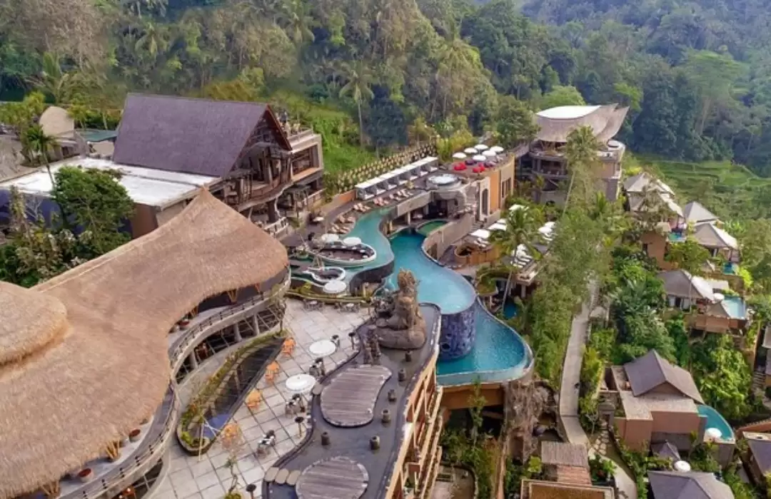 Bali’s Luxury Floating Breakfast Experience