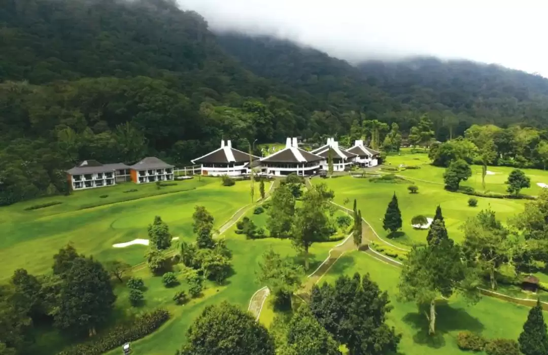 Play Golf at a World-Class Course with an Ocean View
